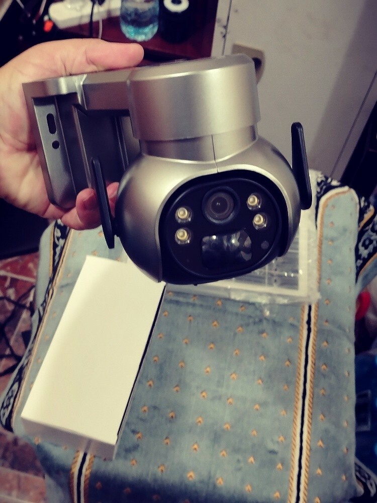 Smart Solar-Powered Security Came - 3