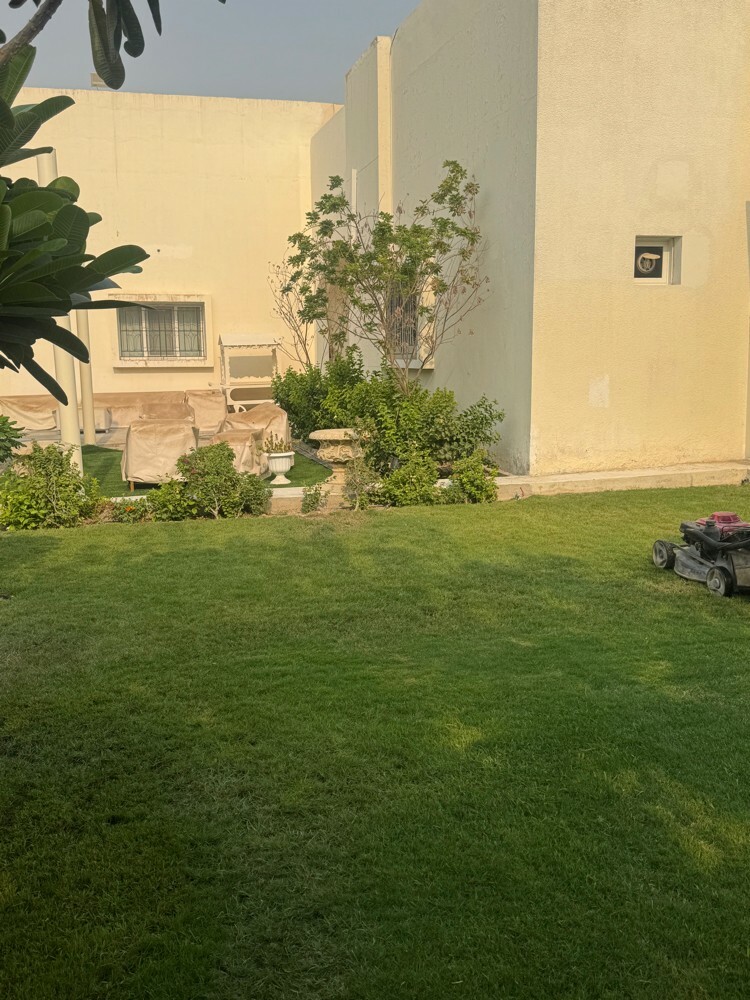 صيانة حدائق عامة وخاصة . - 2