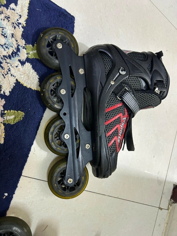 حذاء بعجل للاطفال بحالة ممتازة - 3