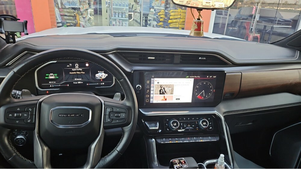 luxury gmc car — photo 1 for sale in Qatar