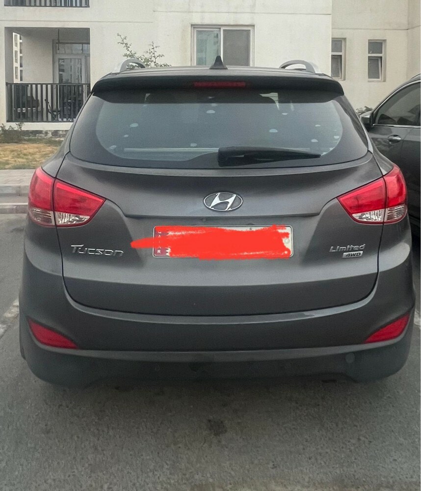 Hyundai Tucson 2015, family used - 1