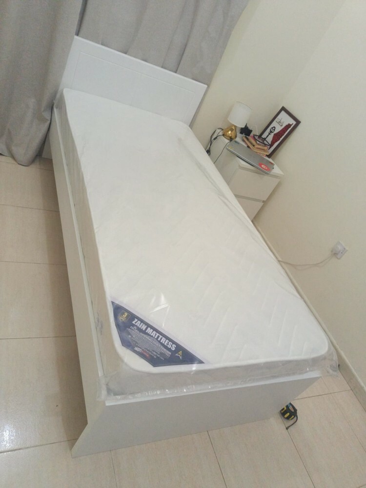 سرير فردي مع مرتبة زنبركية مريحة - 1