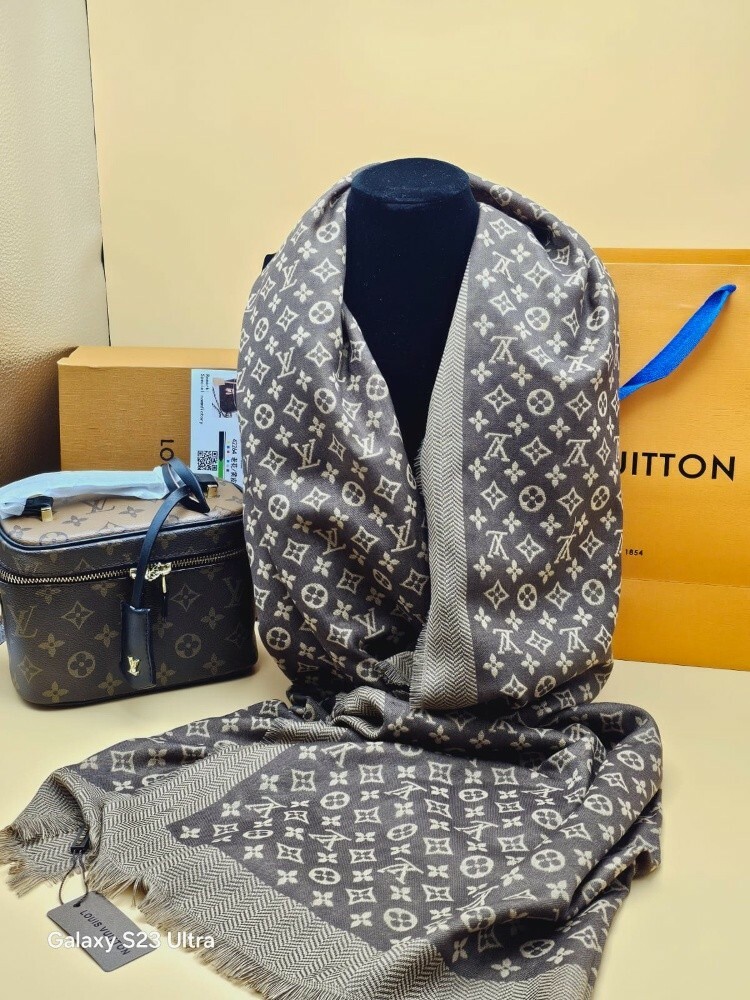LV scarf - 15