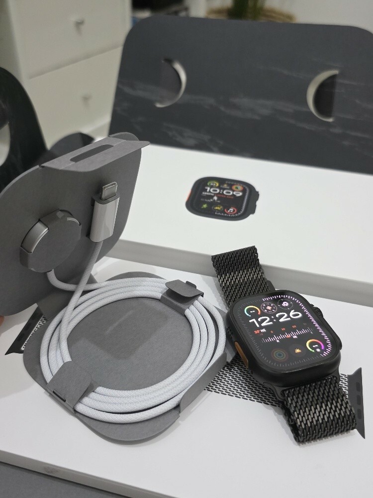 Apple Watch Ultra 2 49mm Black - 1