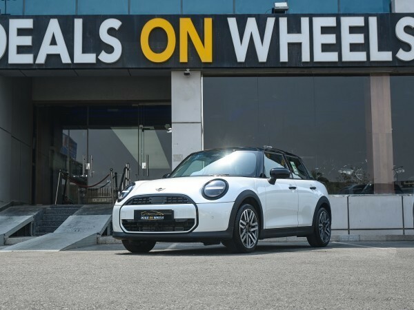 Mini Cooper. Model 2025. - 1