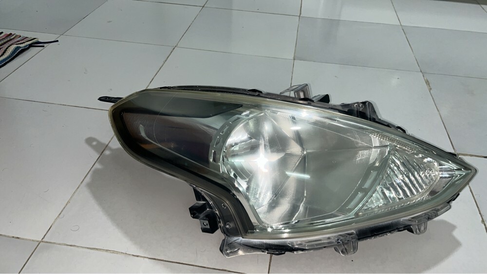 head light for Nissan sunny - 2