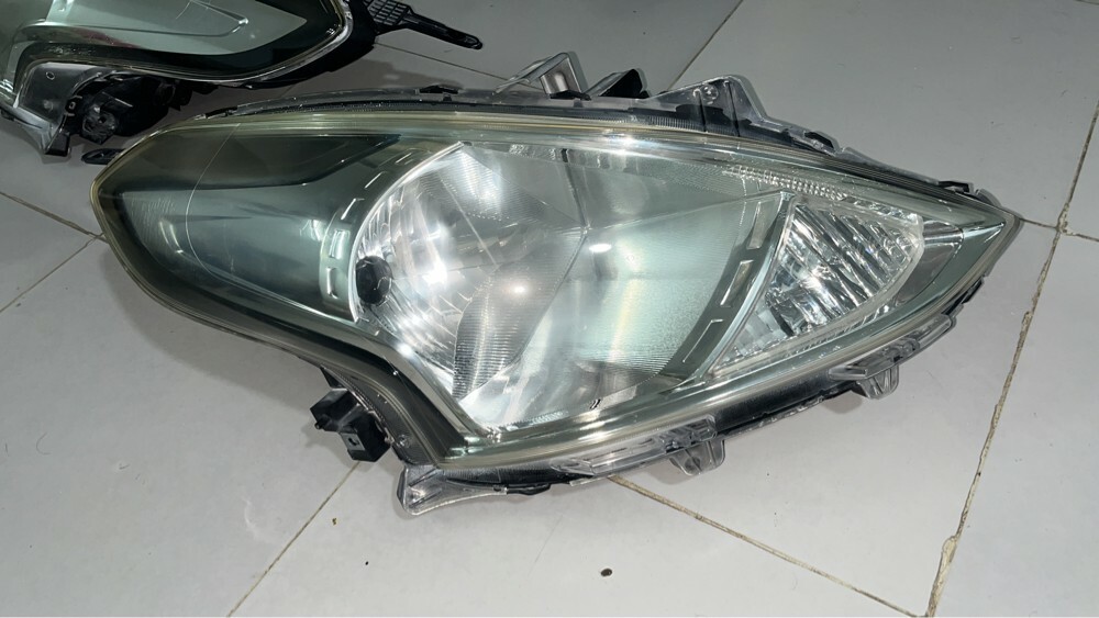 head light for Nissan sunny - 1