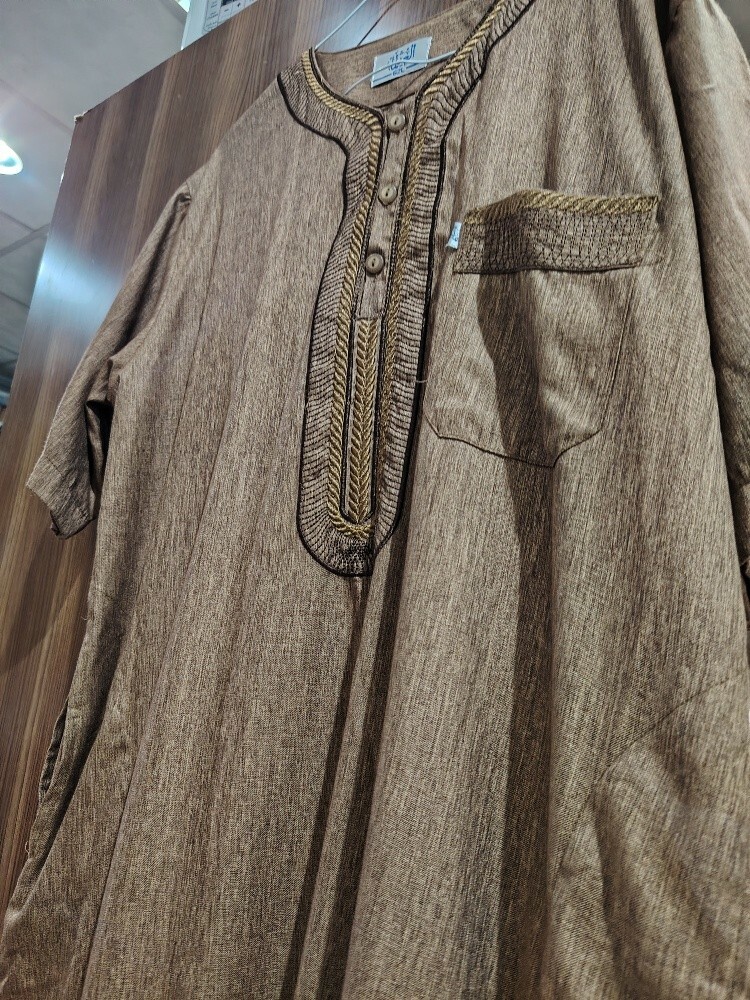 مجموعه من الملابس والجلابيات - 1