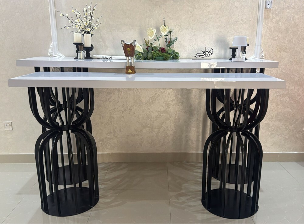 Tables in good condition - 5