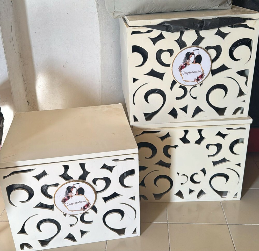 Tables in good condition - 6