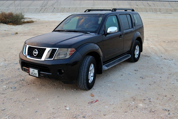 Nissan Pathfinder SE - 2
