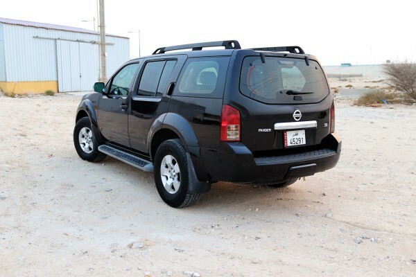 Nissan Pathfinder SE - 4