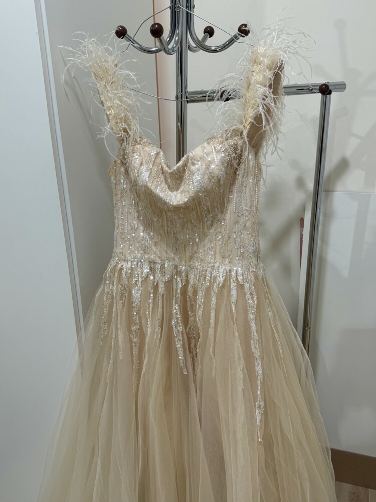 “In very good condition, from a Turkish designer. - 1