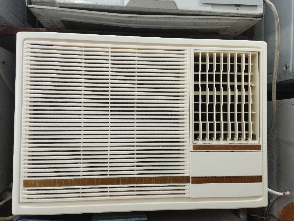 Very good condition AC for sale. - 2