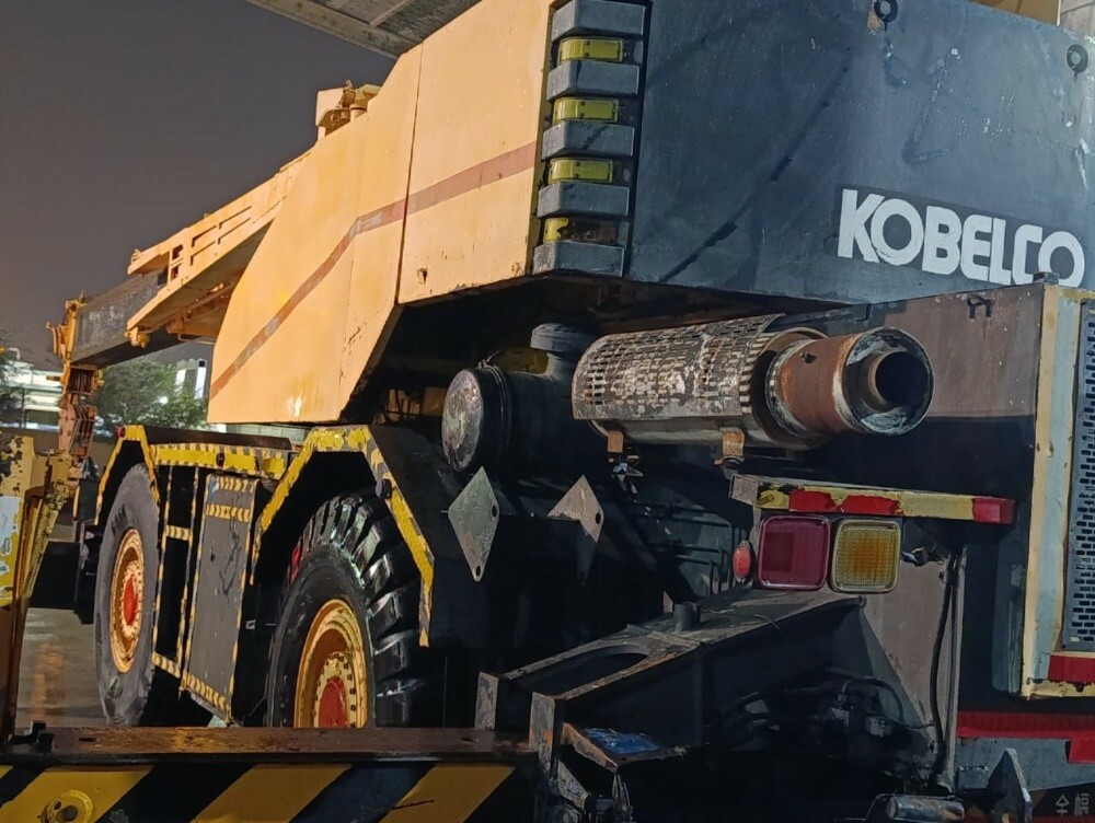 25 Tone- Kobelco Four wheel Crane - 4