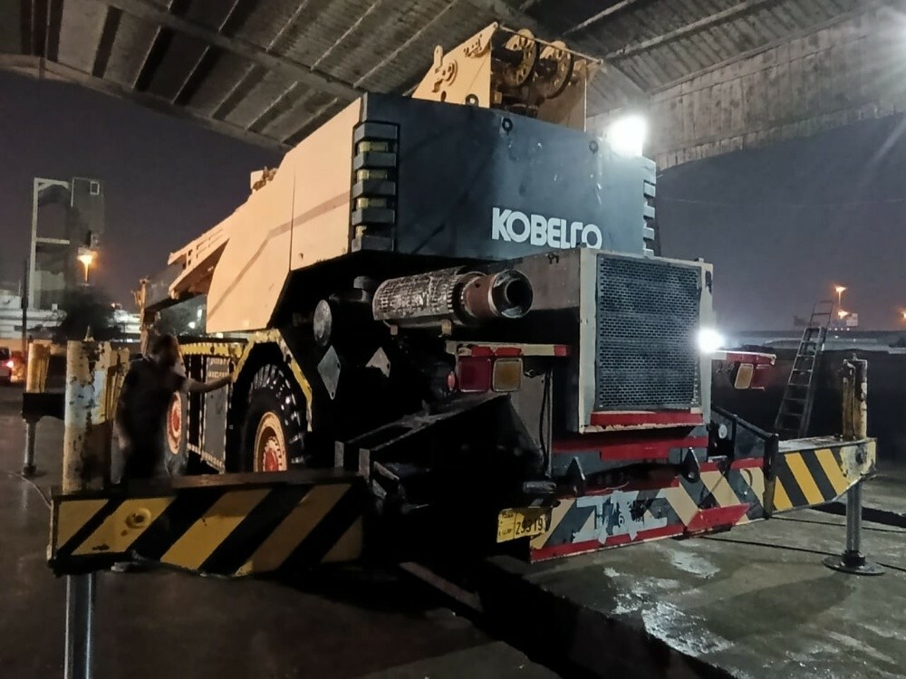 25 Tone- Kobelco Four wheel Crane - 3