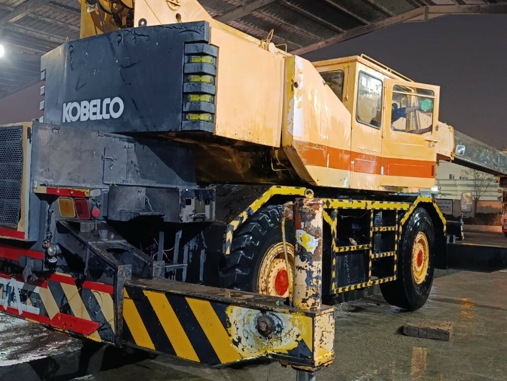 25 Tone- Kobelco Four wheel Crane - 9