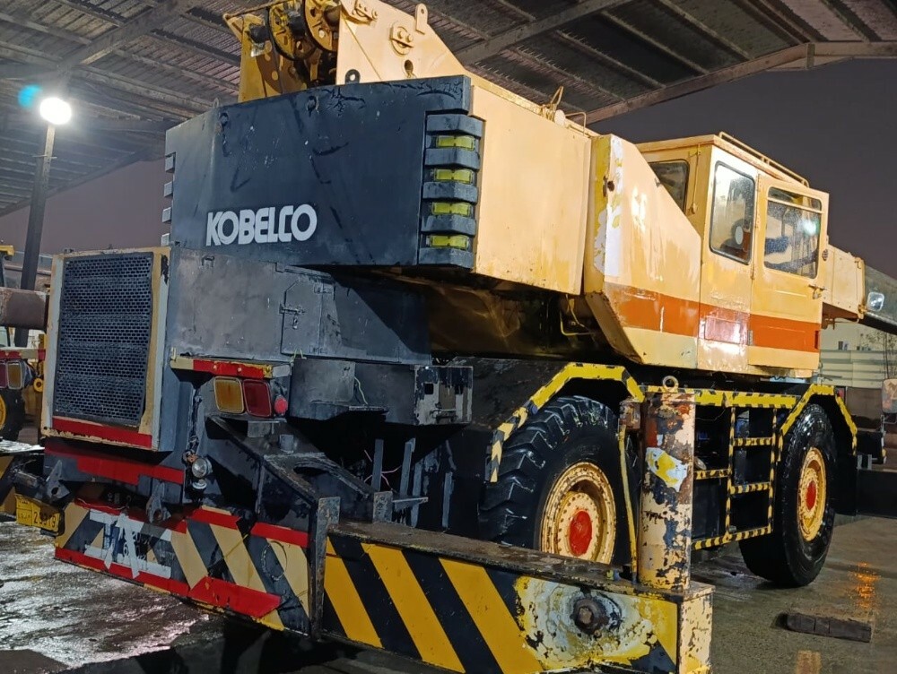 25 Tone- Kobelco Four wheel Crane - 10