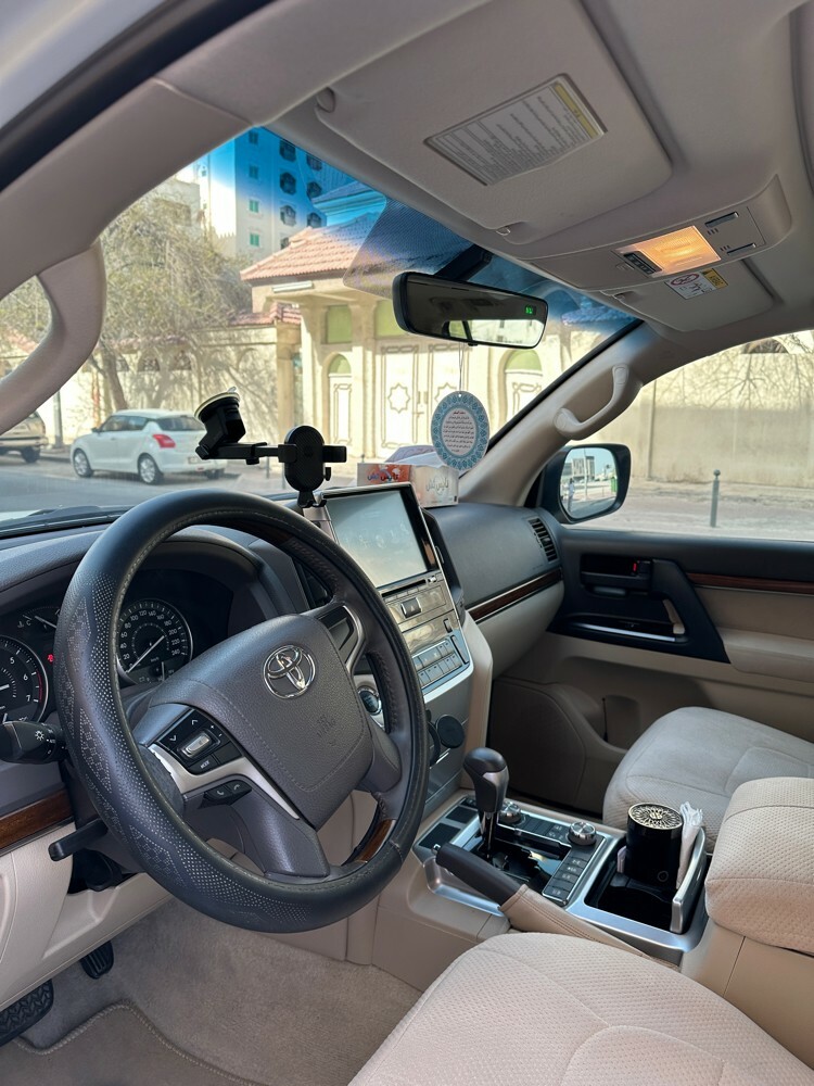 Toyota Land Cruiser 2018 V6 GXR - 11