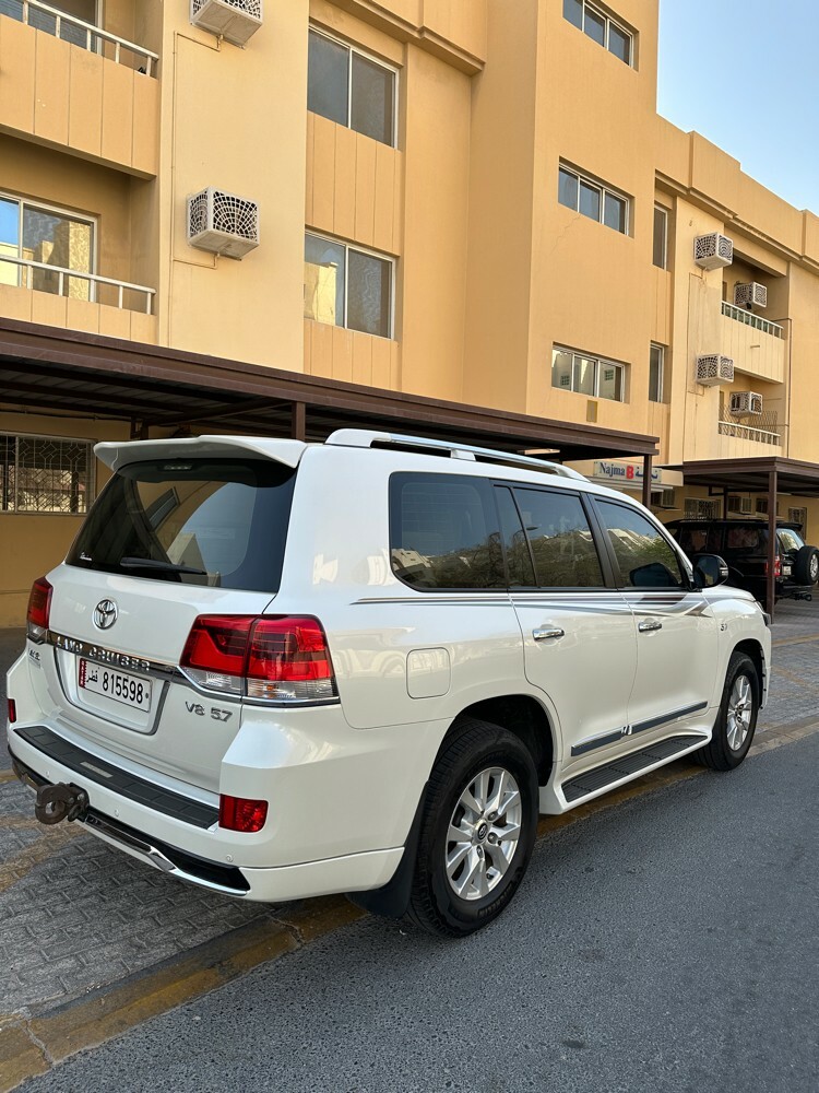 Toyota Land Cruiser 2018 V6 GXR - 4