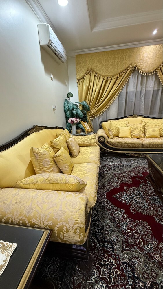 2 sets of seating area+tables - 29