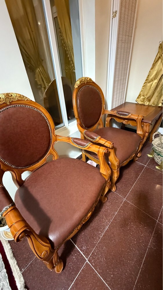 2 sets of seating area+tables - 6