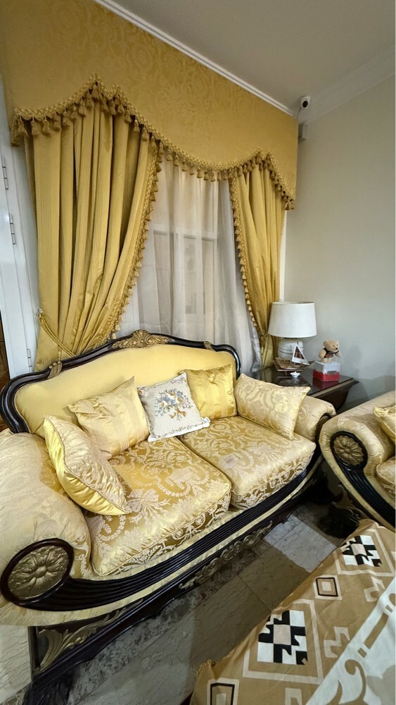 2 sets of seating area+tables - 5