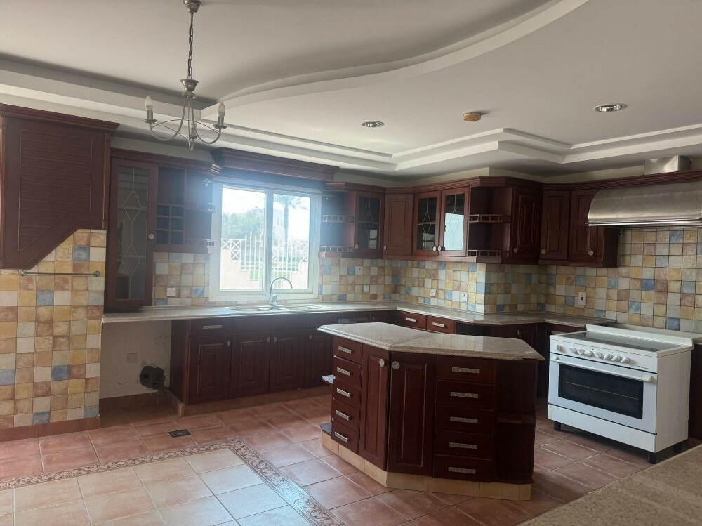 Family villa in compound for rent - 11