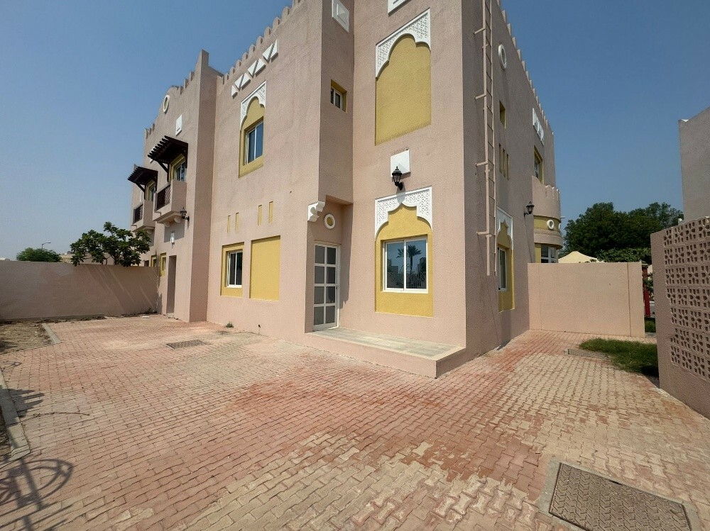 Family villa in compound for rent - 28