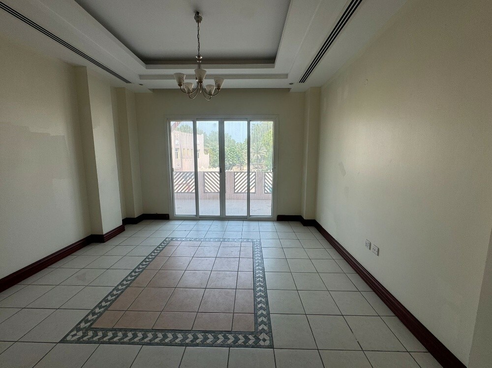 Family villa in compound for rent - 25