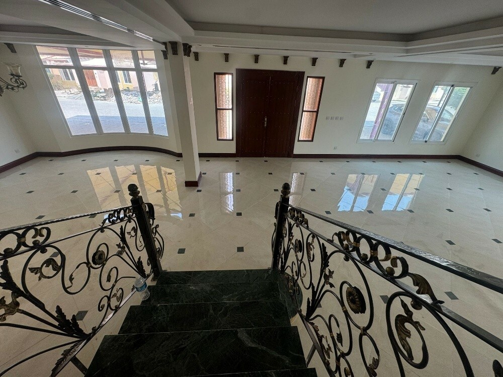 Family villa in compound for rent - 30