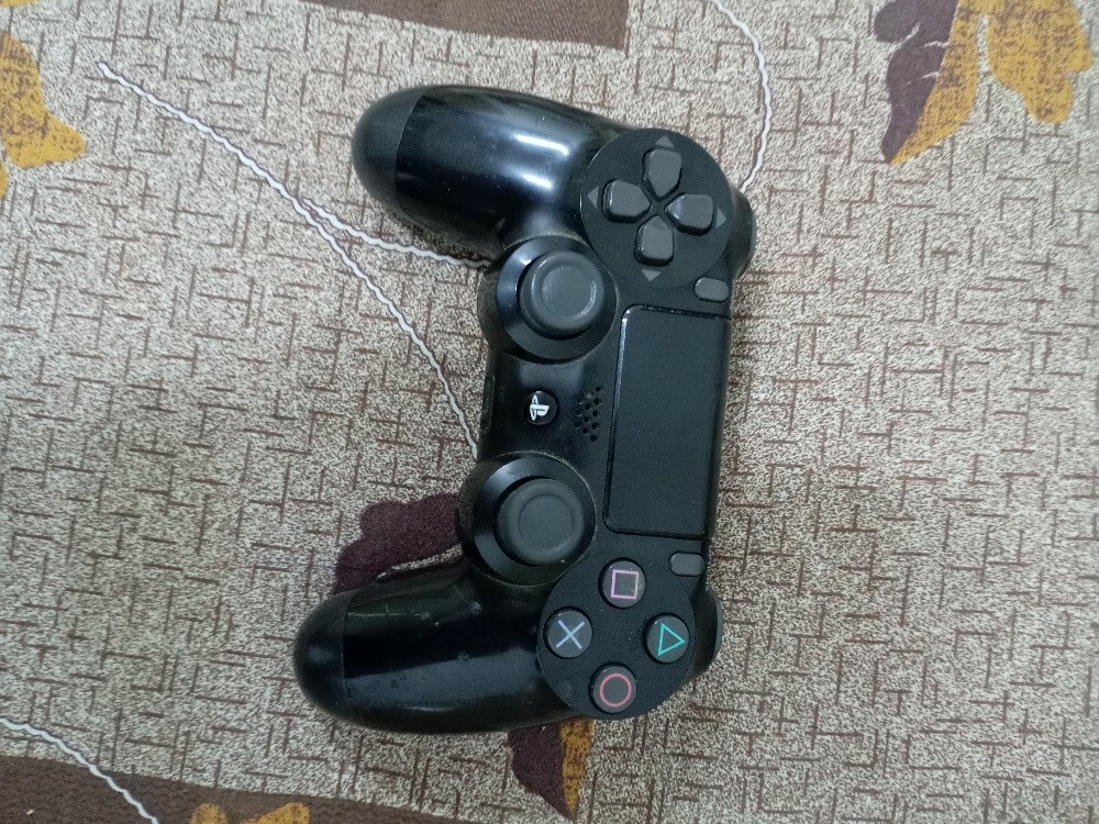 PS4 Wireless Controller - 1
