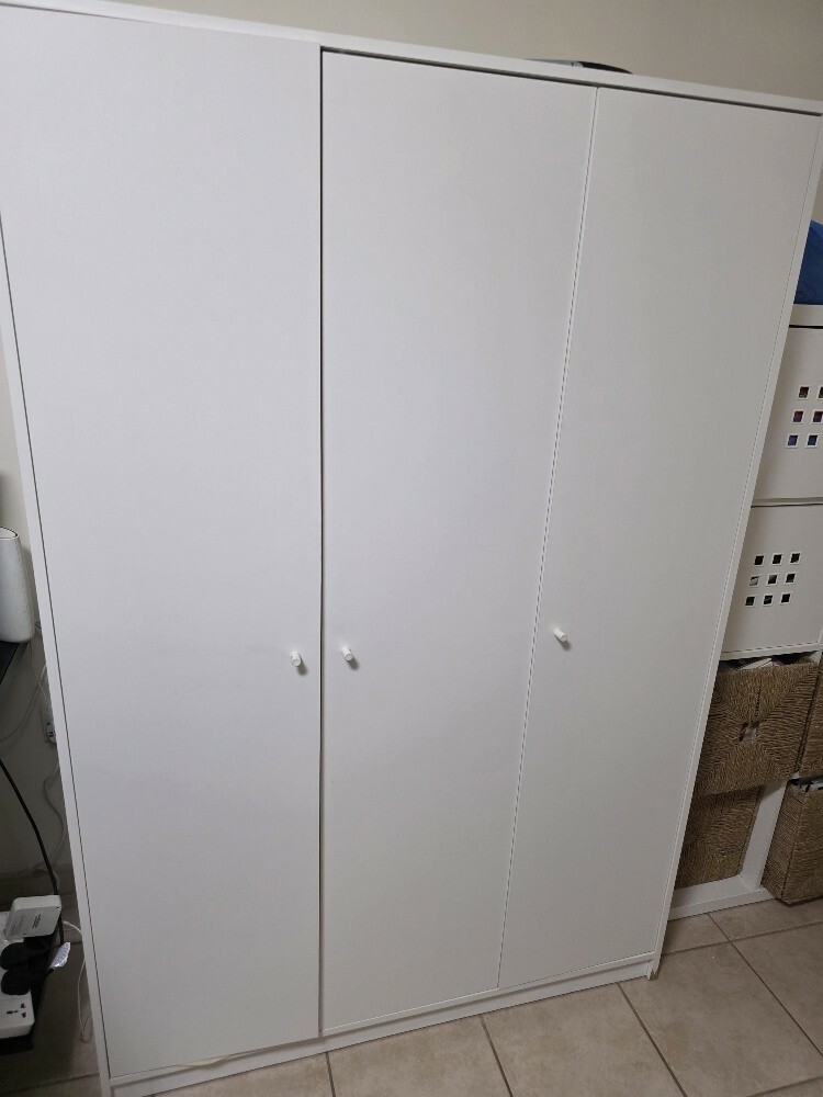 white wardrobr - 2