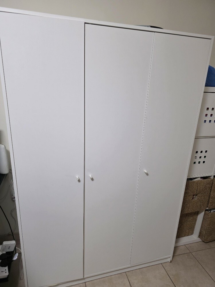 white wardrobr - 1