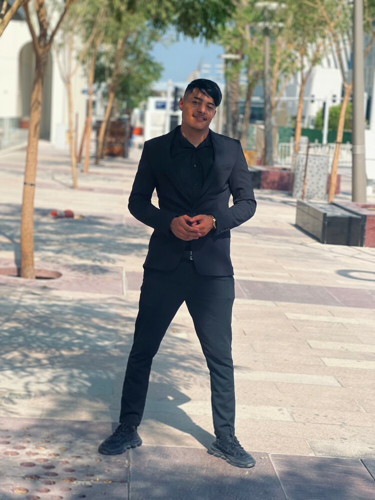 ادم كريم  - 1
