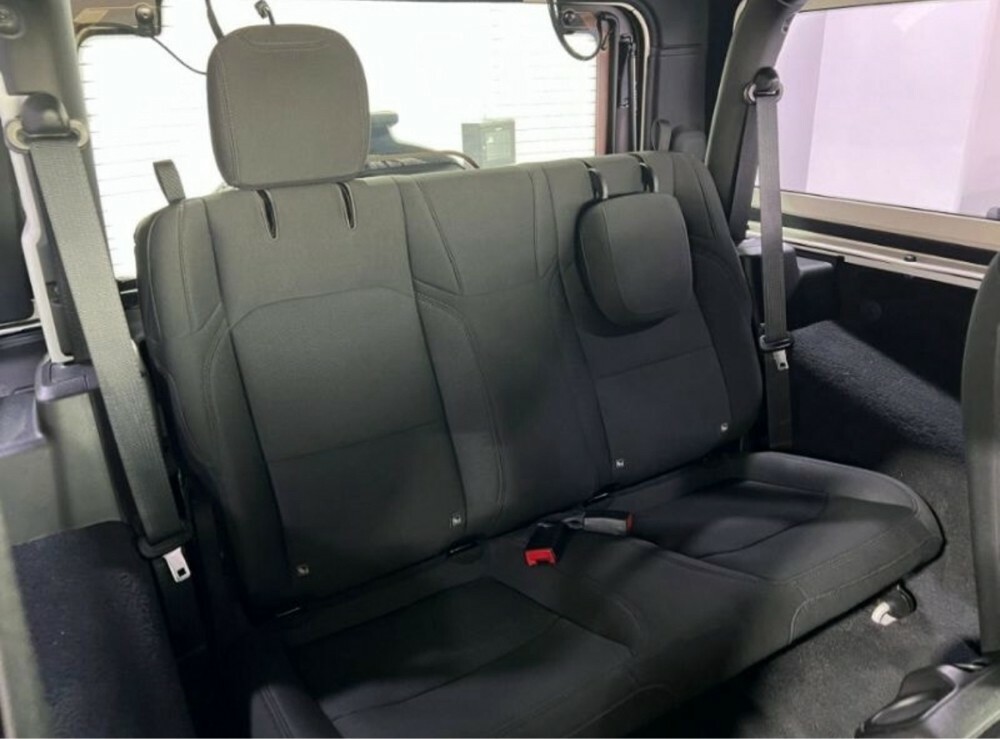 Jeep Wrangler Sport - 2
