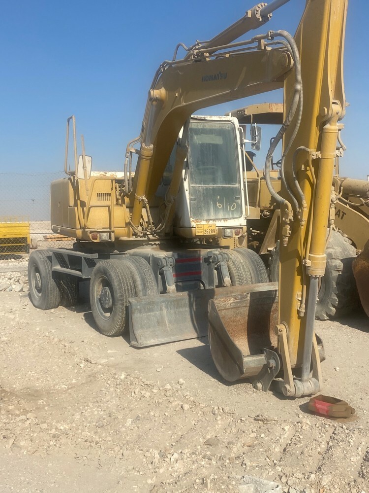 للبيع حفار كوماتسو تاير - 2
