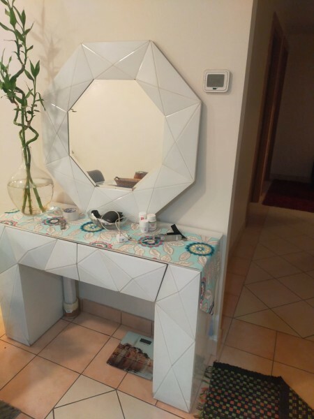 Dresser Console - 1