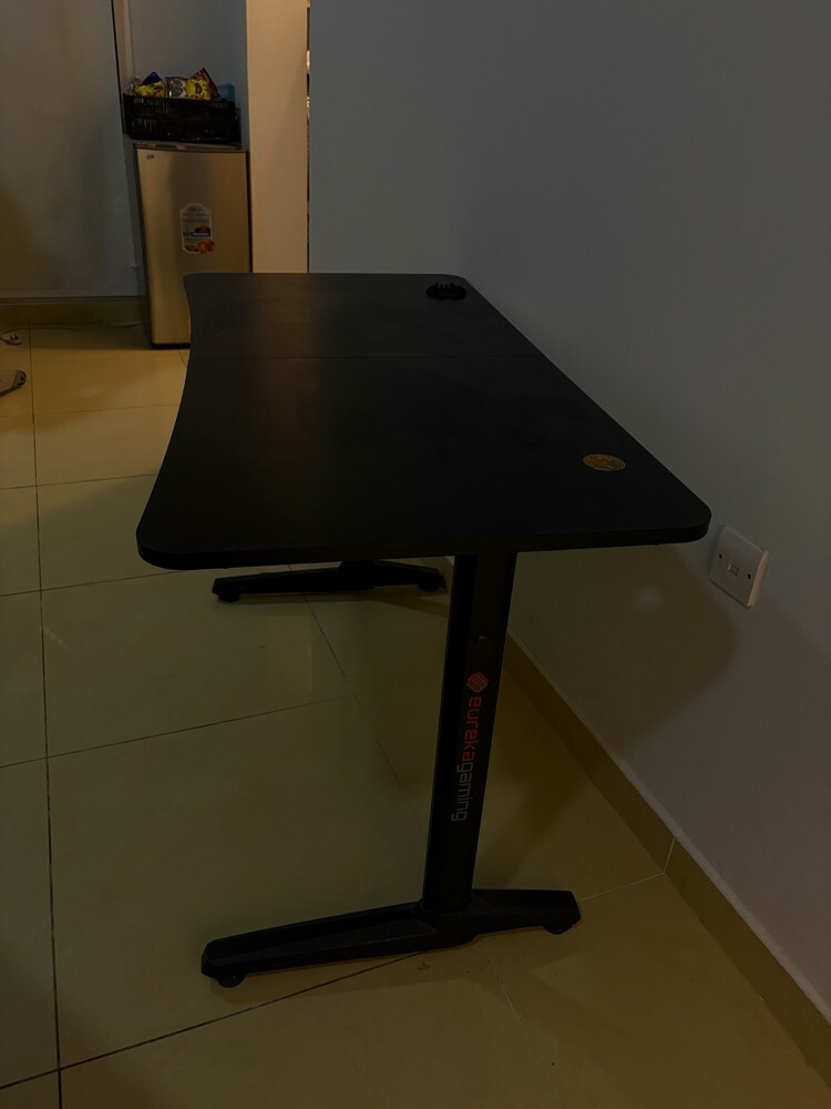 table for gaming   - 1