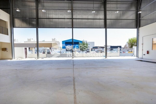 Premium Garage Space with Rooms - 11