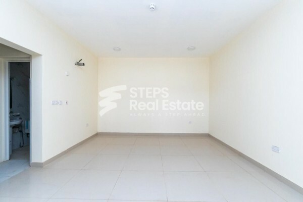 Premium Garage Space with Rooms - 8