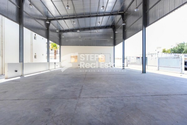 Premium Garage Space with Rooms - 4