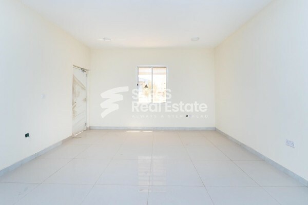 Premium Garage Space with Rooms - 10