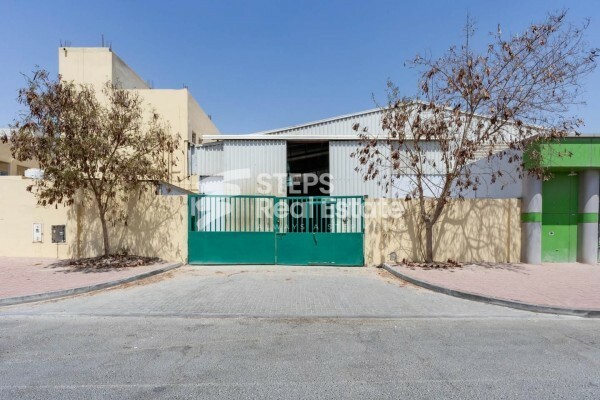 كراج للإيجار بمساحة 1500 متر مربع - 5