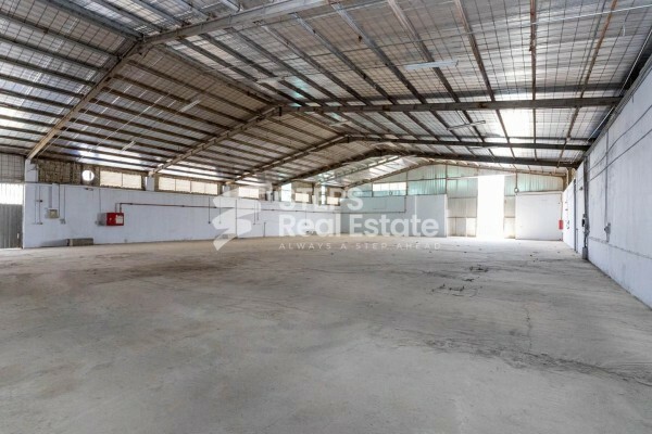 كراج للإيجار بمساحة 1500 متر مربع - 7