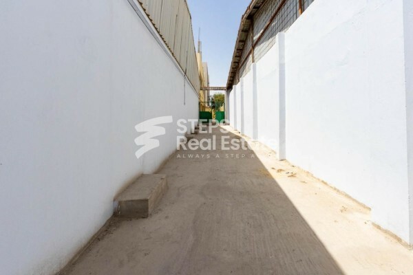 كراج للإيجار بمساحة 1500 متر مربع - 8
