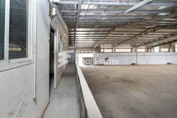 كراج للإيجار بمساحة 1500 متر مربع - 9