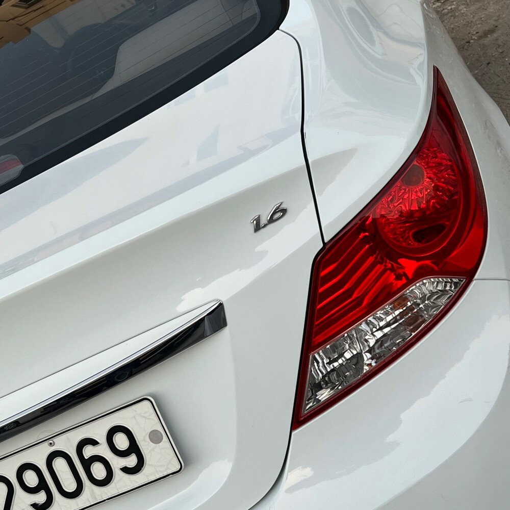 Hyundai Accent 1.6 - 6