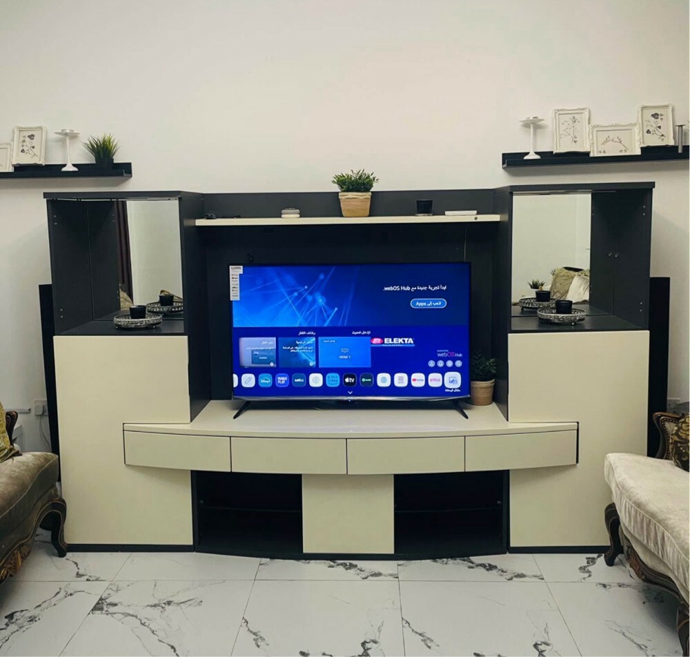 Full T.v decor - 1