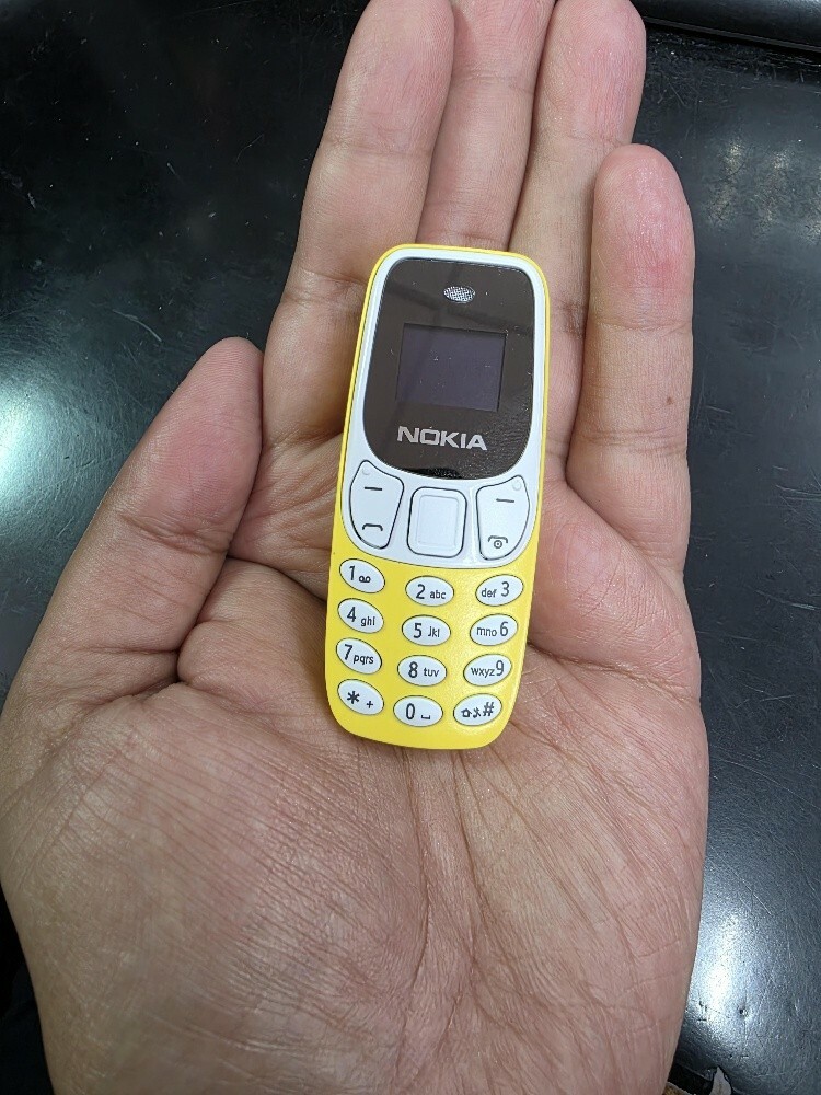 The World’s Smallest Mobile Phone - 1